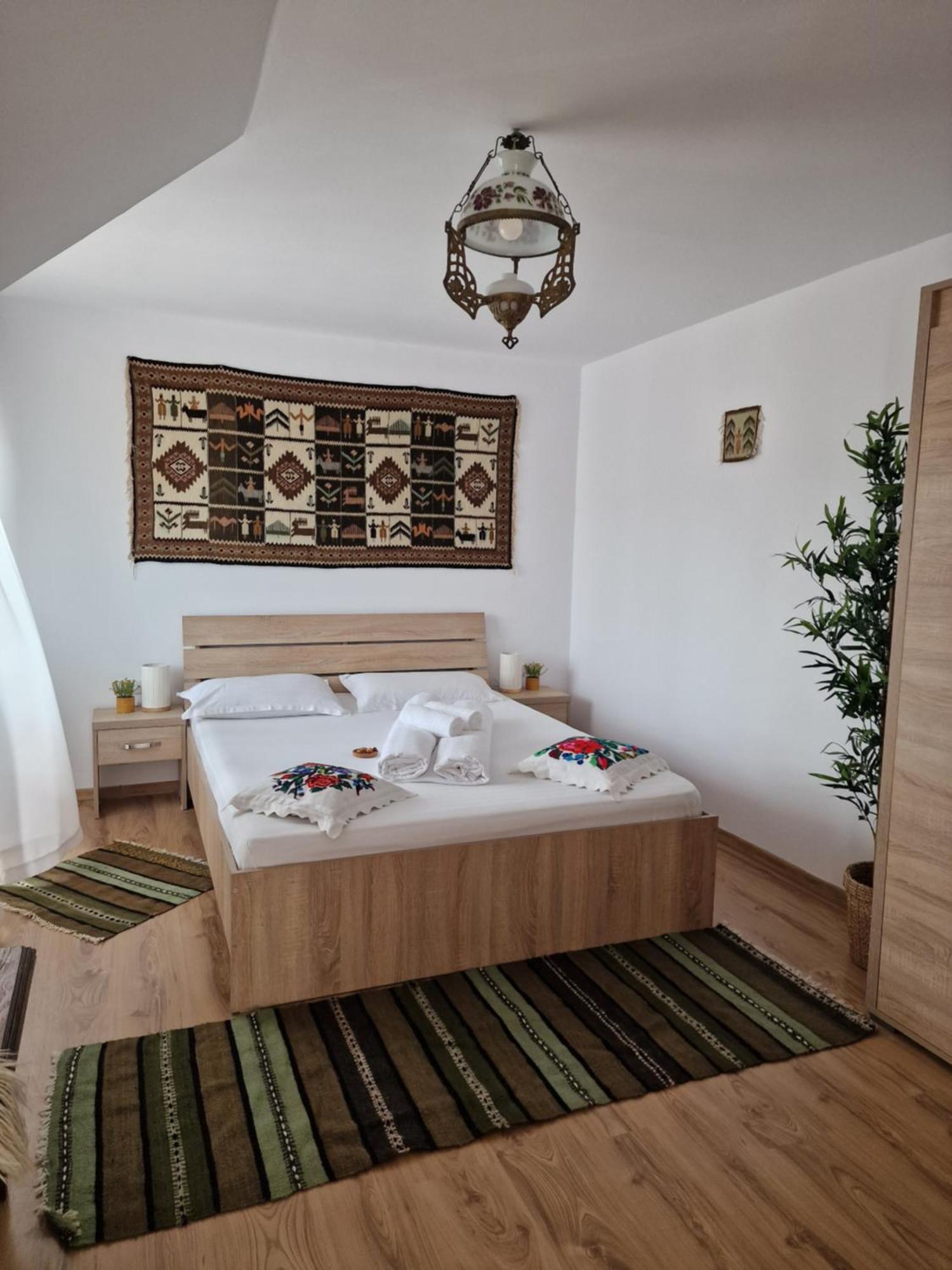 Bed and Breakfast Casa Tomsa Rozavlea Exterior foto